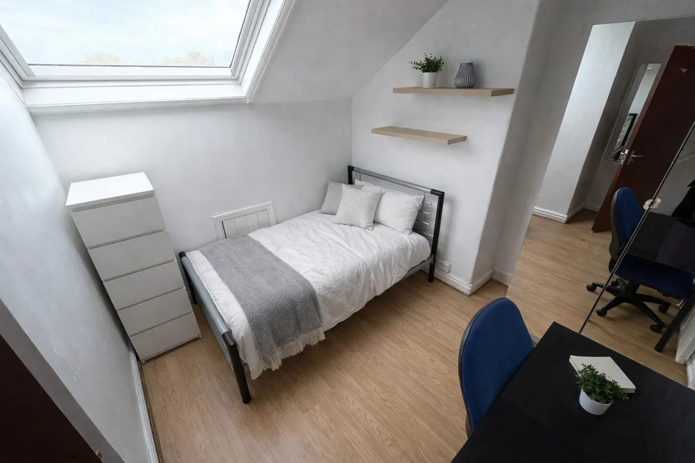 7-bed House on Norwood Road — image 10